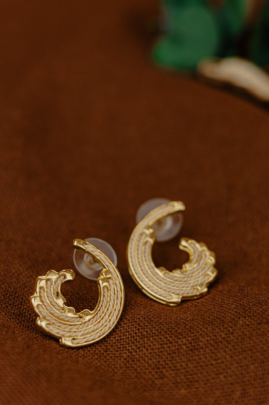 Buriti Palm Crescent Stud Earrings – Gold