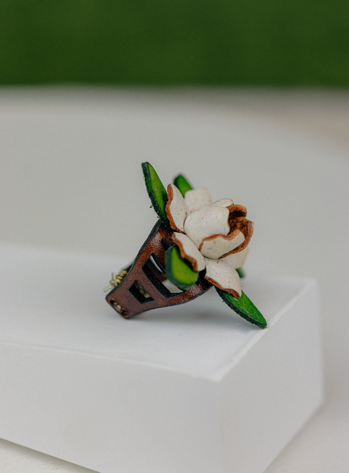 Gardenia & Leaf Leather Ring — White