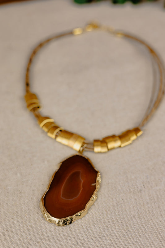 Buriti Palm Necklace with Gold-Rimmed Agate Slice Pendant