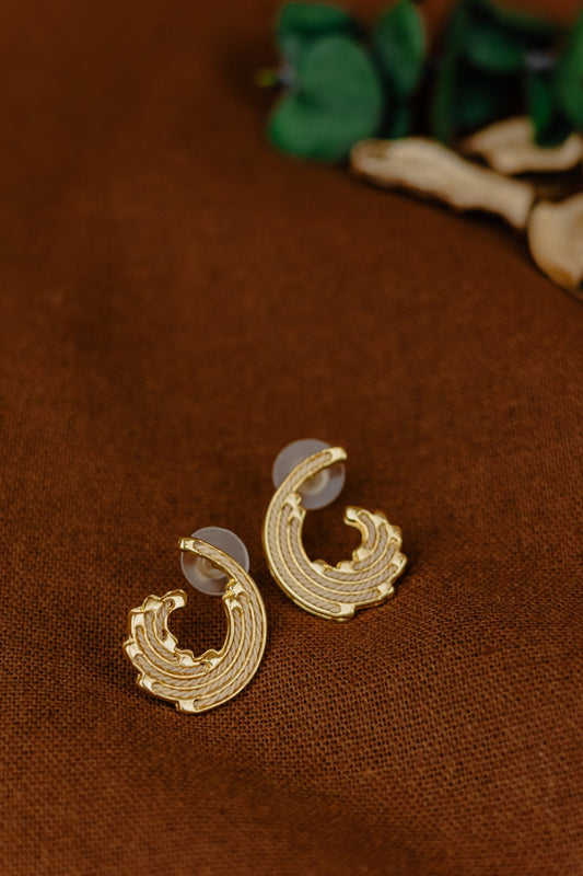 Buriti Palm Crescent Stud Earrings – Gold