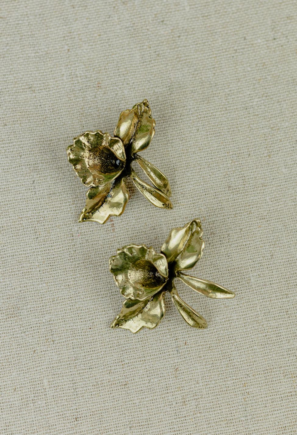Antique Orchid Metal Stud Earrings — Gold (Style 2)