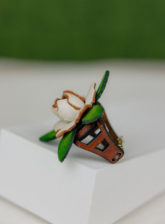 Gardenia & Leaf Leather Ring — White